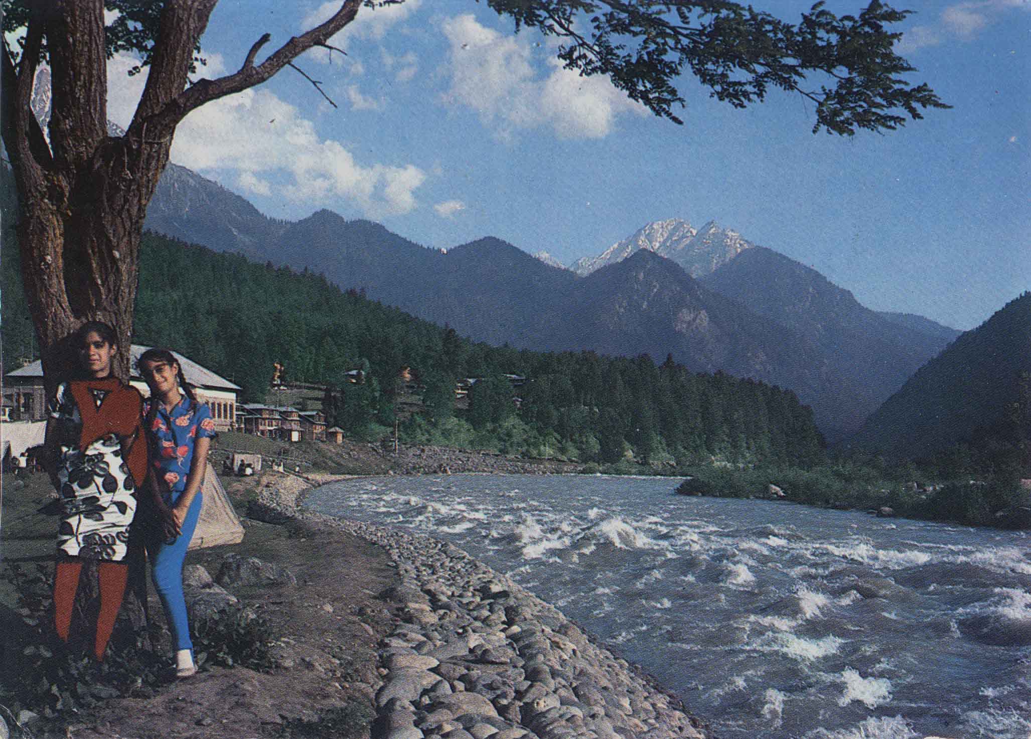 twogirlsbyriverinKashmir.jpg (377436 bytes)