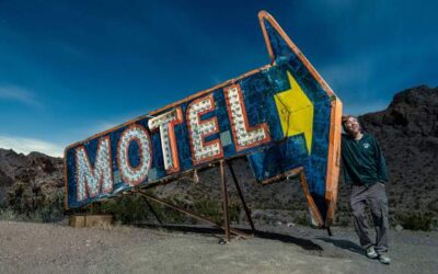 How I got the photo: Night selfie with an epic motel sign